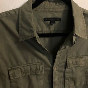 Men’s M olive button down great condition